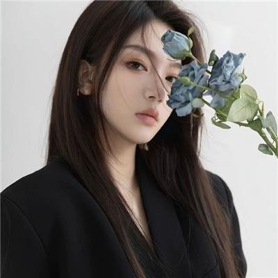 穿黄靴子的女孩